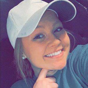 Meet your Posher, Abigail